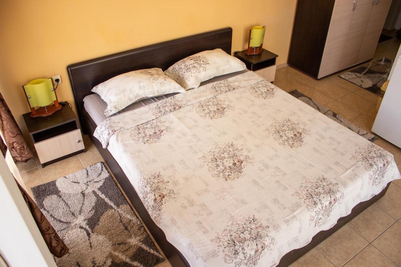 Central Couple Studio Pomorie Bagian luar foto