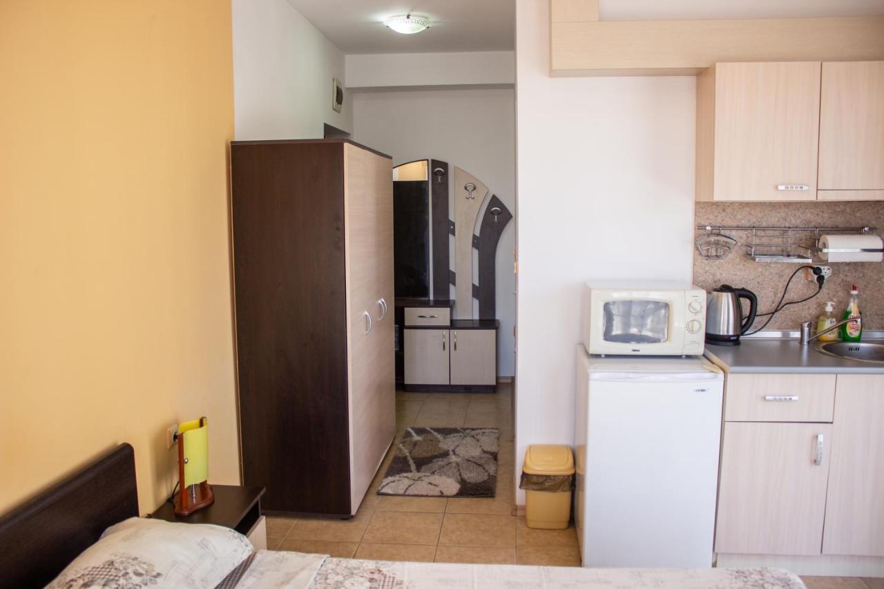 Central Couple Studio Pomorie Bagian luar foto