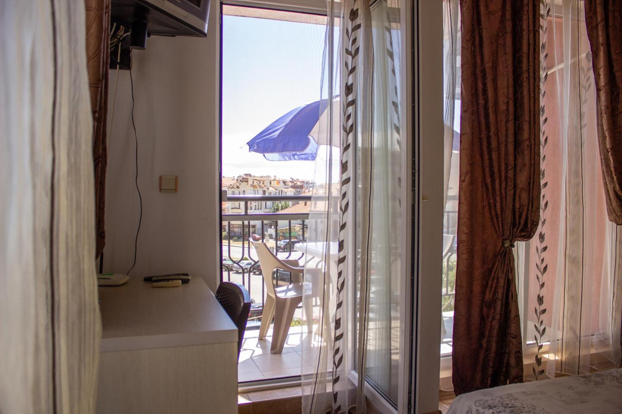Central Couple Studio Pomorie Bagian luar foto