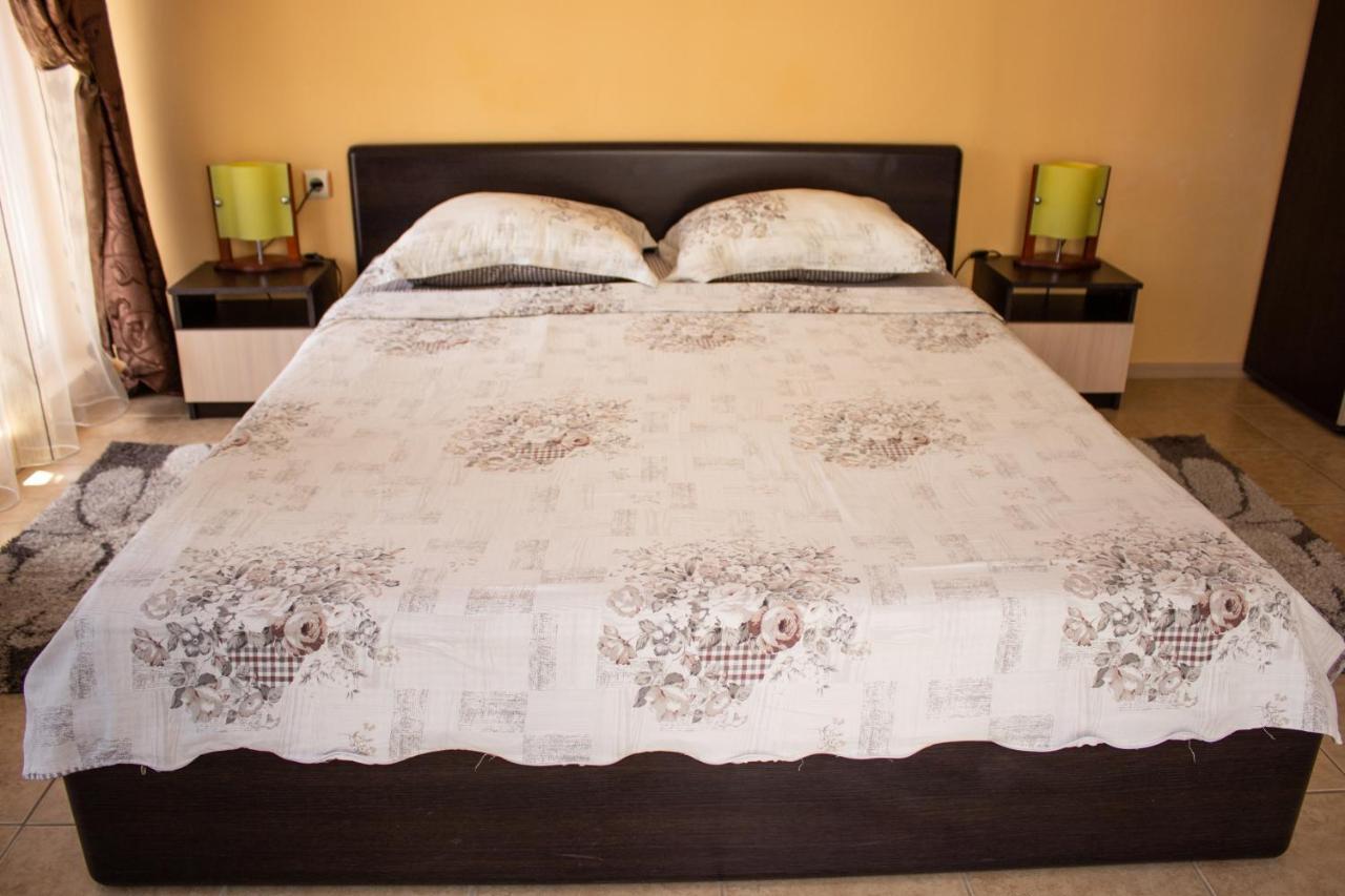 Central Couple Studio Pomorie Bagian luar foto
